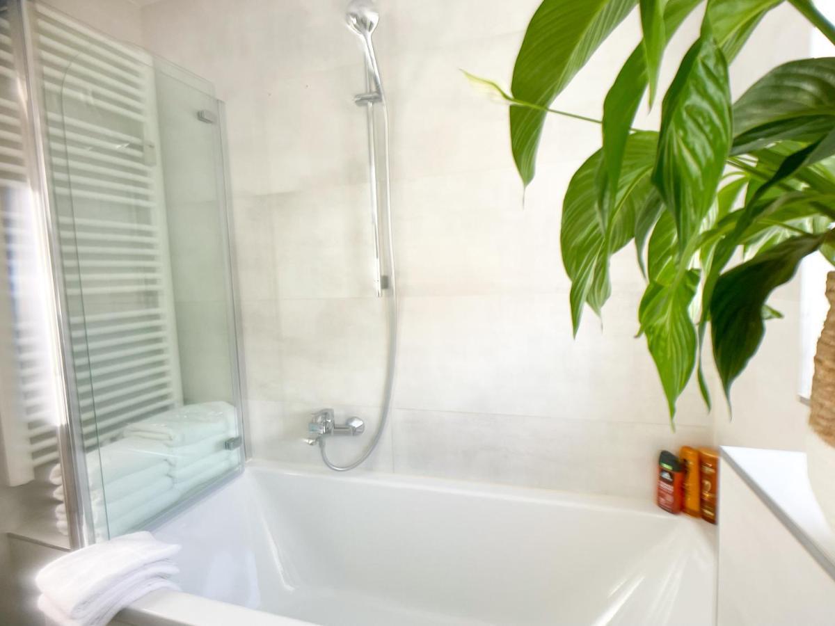 M-Style 01 Apartment Mit Terrasse Und Gasgrill, 24H Self-Check-In, Free Parking, Netflix Nuremberg Exterior photo